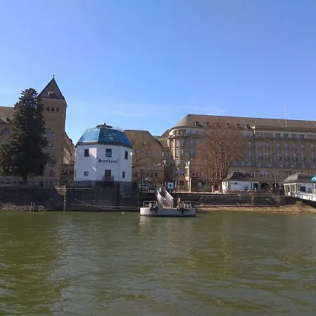 Iii Rhein Charme Gemuetlichkeit, Style & Geschichte Bei Katrin Und Familie Iii קובלנץ