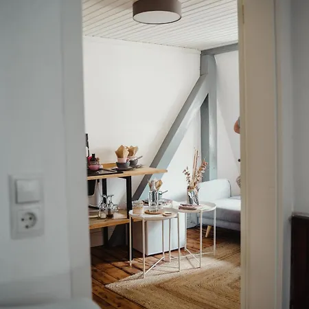 아파트 Iii Rhein Charme Gemuetlichkeit, Style & Geschichte Bei Katrin Und Familie Iii